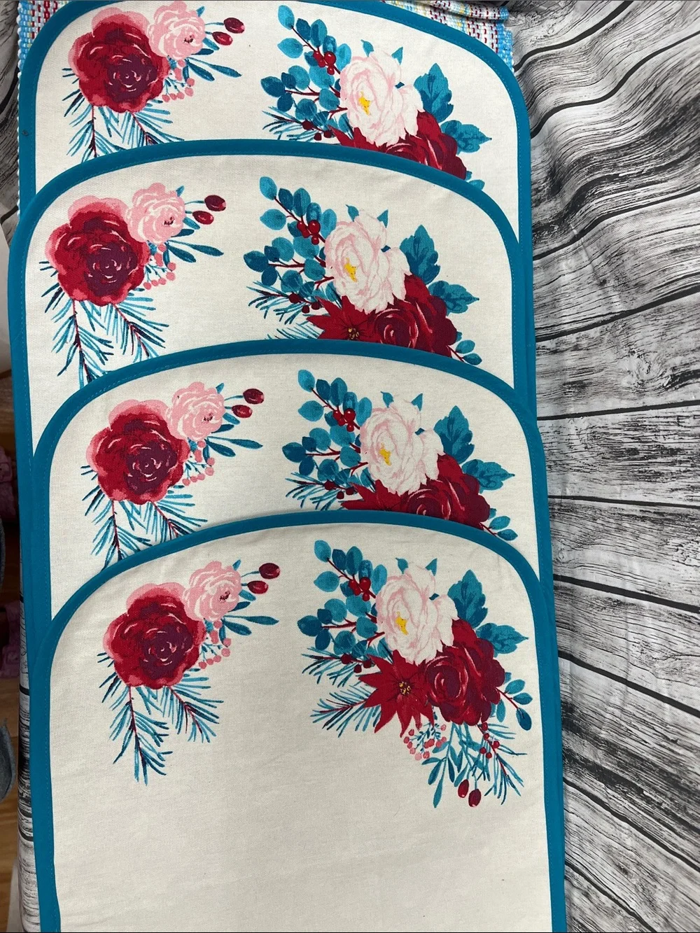 Pioneer Woman set of 4 Wishful Winter floral placemats with Teal trim